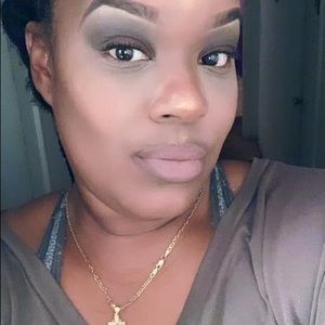 Meet your Posher, Kenisha